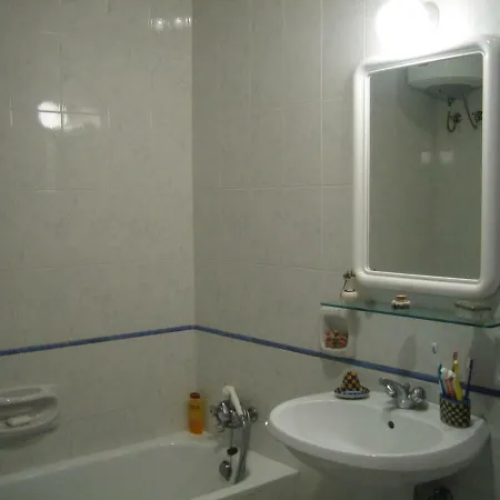 Springfield Apartment *